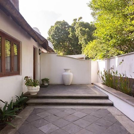 קייפטאון Mawethu Peaceful Garden With Covered Pool And Braai Area מראה חיצוני תמונה