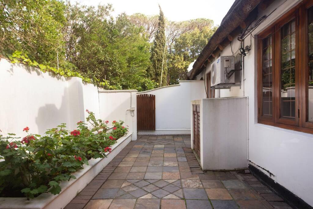 קייפטאון Mawethu Peaceful Garden With Covered Pool And Braai Area מראה חיצוני תמונה