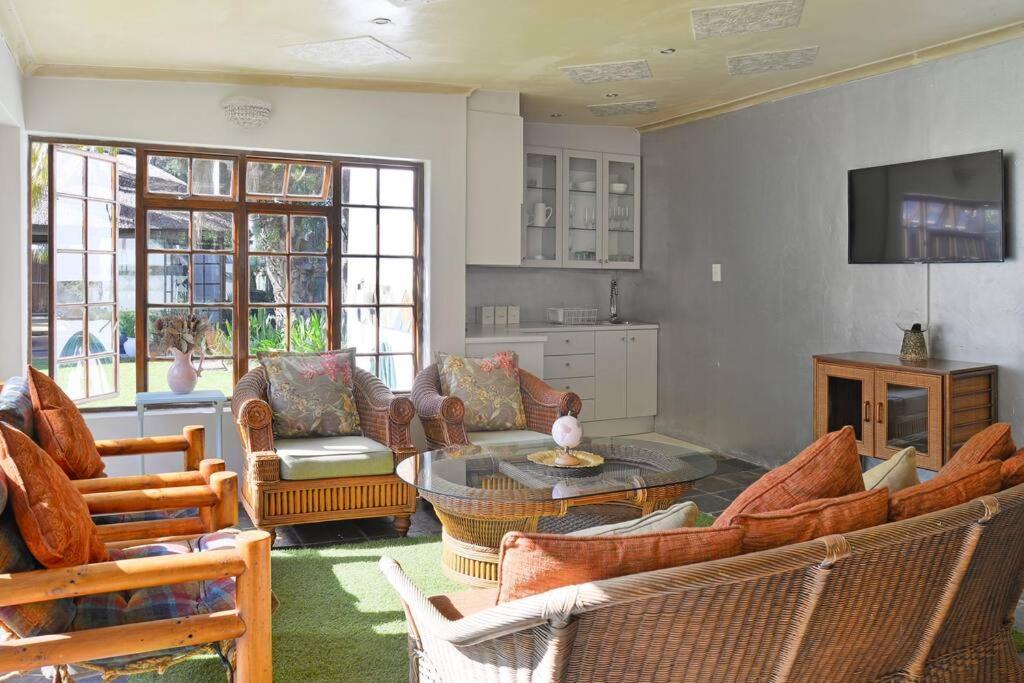 קייפטאון Mawethu Peaceful Garden With Covered Pool And Braai Area מראה חיצוני תמונה