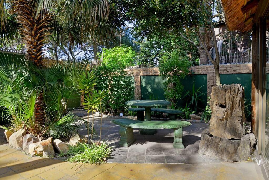 קייפטאון Mawethu Peaceful Garden With Covered Pool And Braai Area מראה חיצוני תמונה