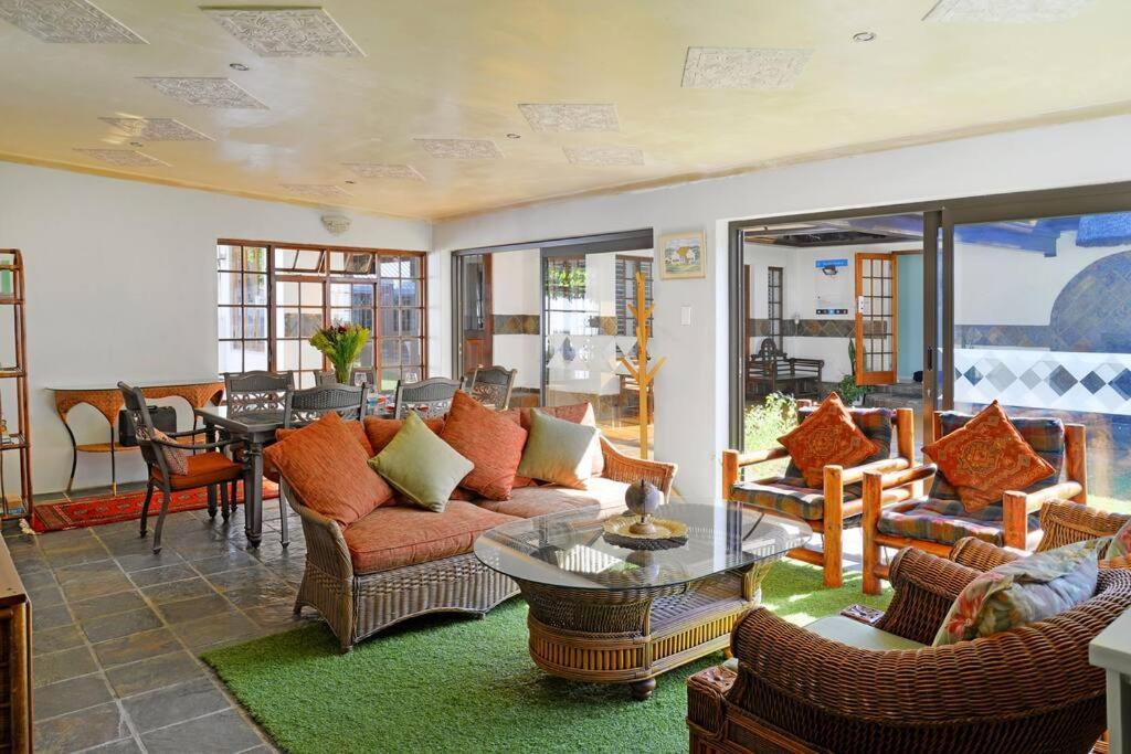 קייפטאון Mawethu Peaceful Garden With Covered Pool And Braai Area מראה חיצוני תמונה