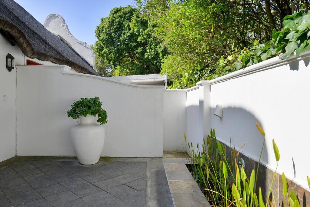 קייפטאון Mawethu Peaceful Garden With Covered Pool And Braai Area מראה חיצוני תמונה