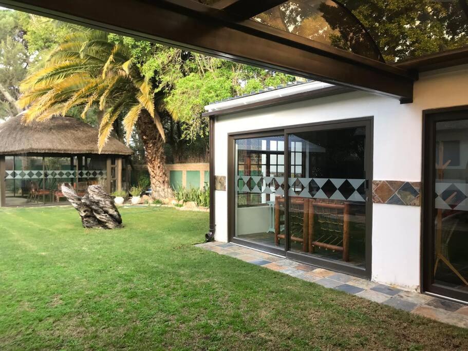 קייפטאון Mawethu Peaceful Garden With Covered Pool And Braai Area מראה חיצוני תמונה