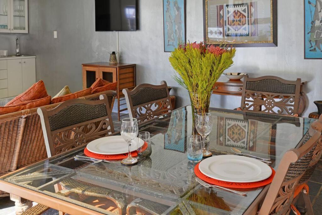 קייפטאון Mawethu Peaceful Garden With Covered Pool And Braai Area מראה חיצוני תמונה