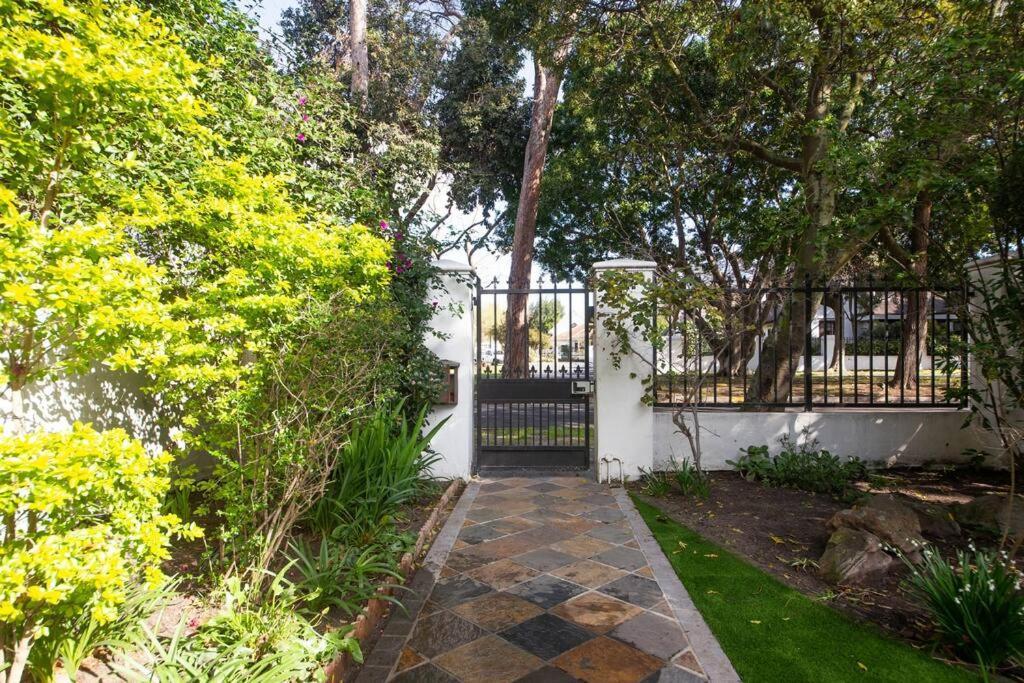 קייפטאון Mawethu Peaceful Garden With Covered Pool And Braai Area מראה חיצוני תמונה